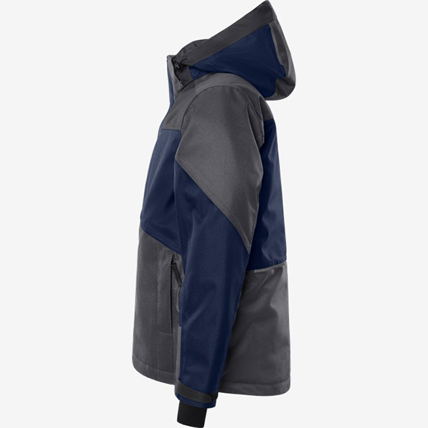 滑雪服隐藏式拉链口袋明线接缝户外机能风设计特写