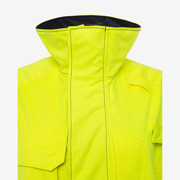 定制工程作业服翻盖胸袋与双侧插袋实用设计展示