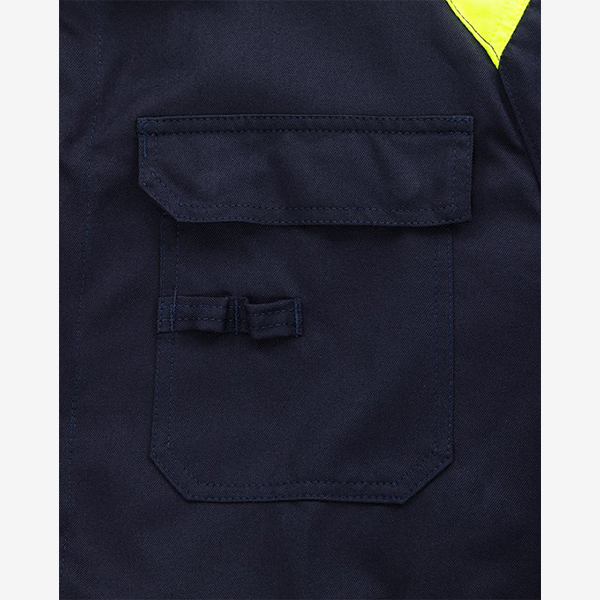 电力检修作业服夜间反光警示效果展示